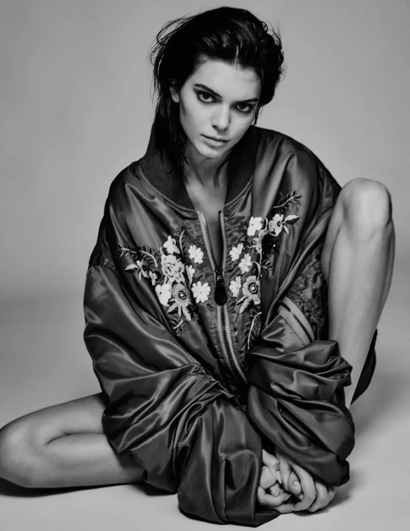 Kendall Jenner, Karlie Kloss Layer Up sa Outerwear para sa V Magazine