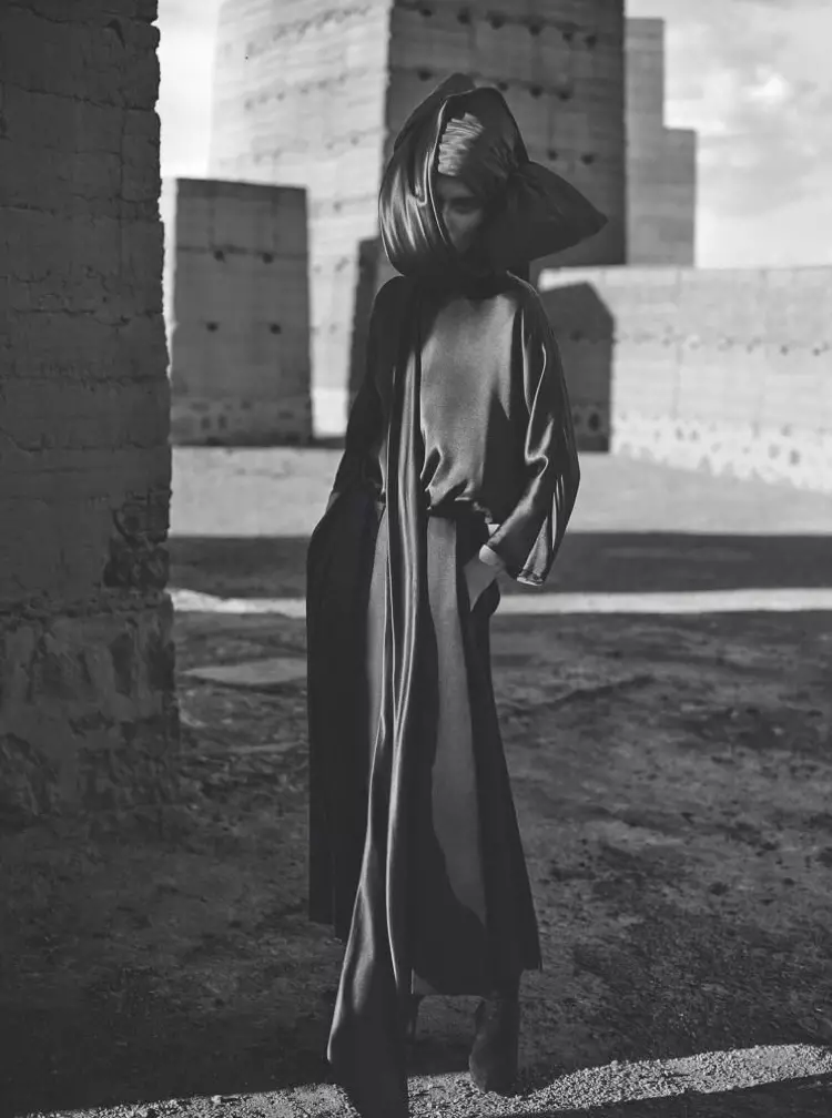 WSJ को लागि मोरक्को मा Kiki Willems Models Couture। पत्रिका