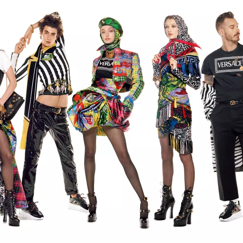 Oscar Kindelan, Gigi Hadid, Kris Grikaite e David Alexander Flinn á fronte da campaña outono-inverno de 2018 de Versace