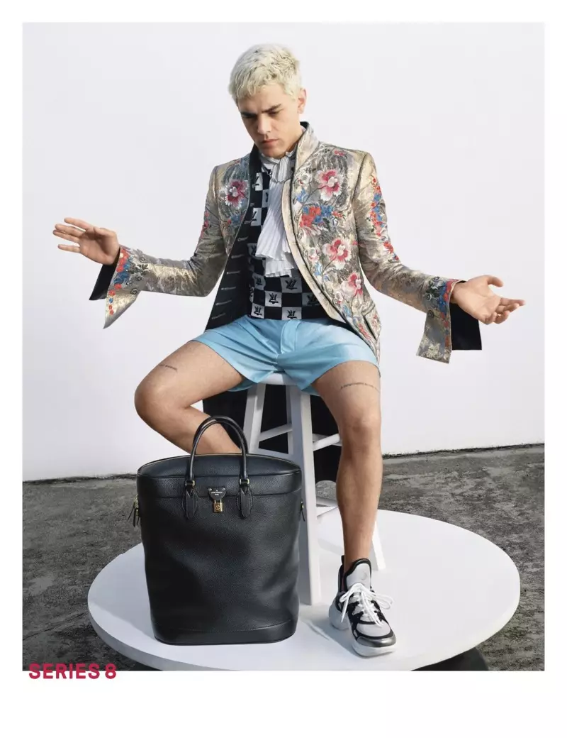 Xavier Dolan fronts Louis Vuitton lub caij nplooj ntoos hlav-lub caij ntuj sov 2018 phiaj los nqis tes