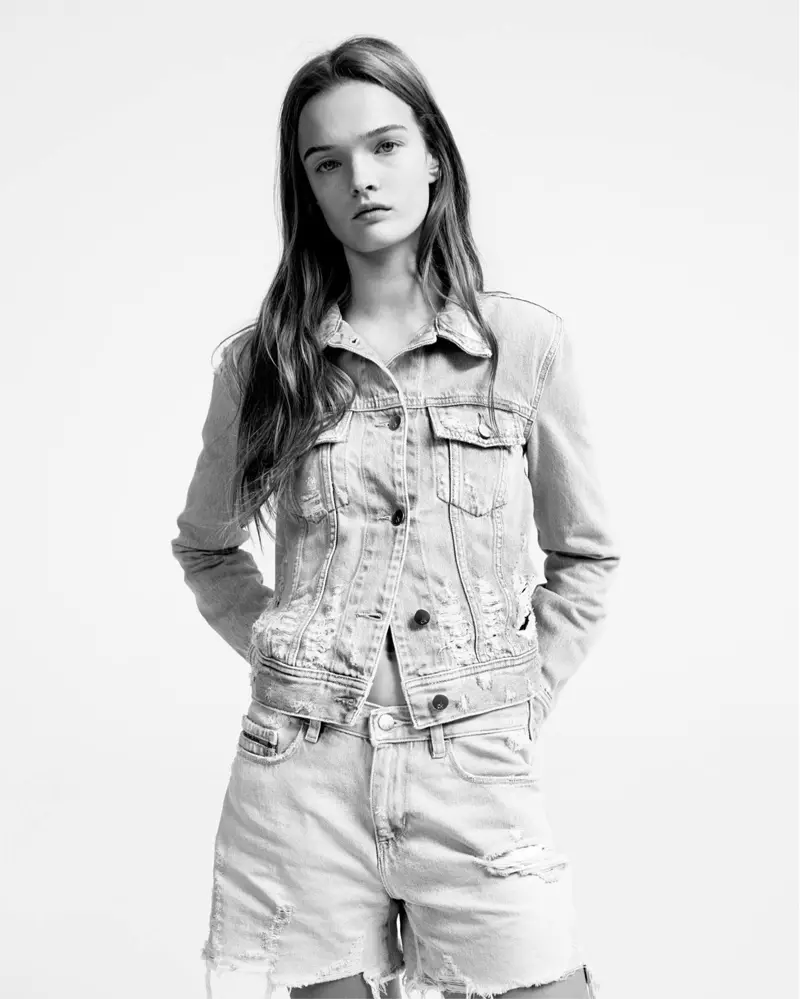 Lulu dans la campagne publicitaire printemps-été 2017 de Calvin Klein Jeans