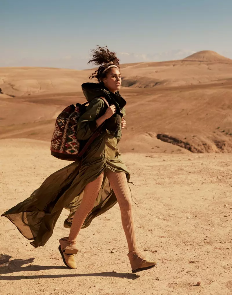 Cindy Bruna omfavner Desert Style for Vogue Arabia