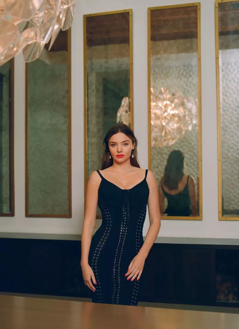 Miranda Kerr Berpose dalam Fesyen Anggun untuk InStyle