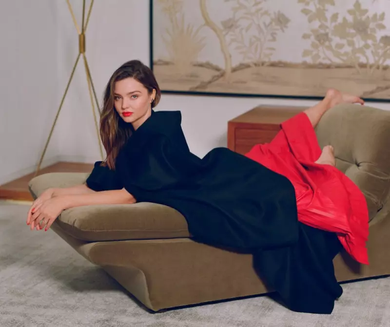 Miranda Kerr Berpose dalam Fesyen Anggun untuk InStyle