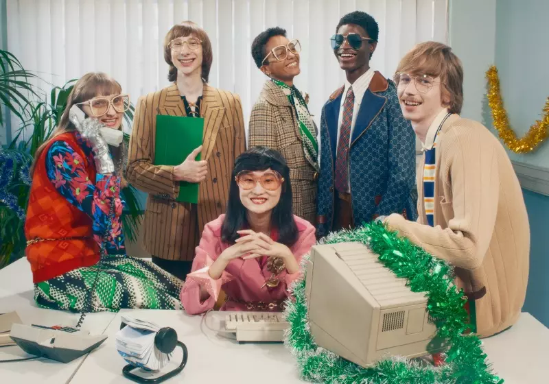 Gitakda sa Gucci ang kampanya sa Holiday 2020 sa usa ka festive office party.