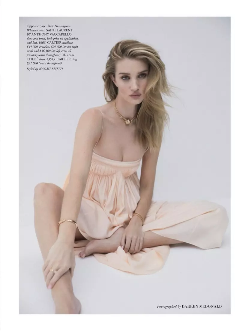 Rosie Huntington-Whiteley Models Body Con Tampak di Harper's Bazaar Australia