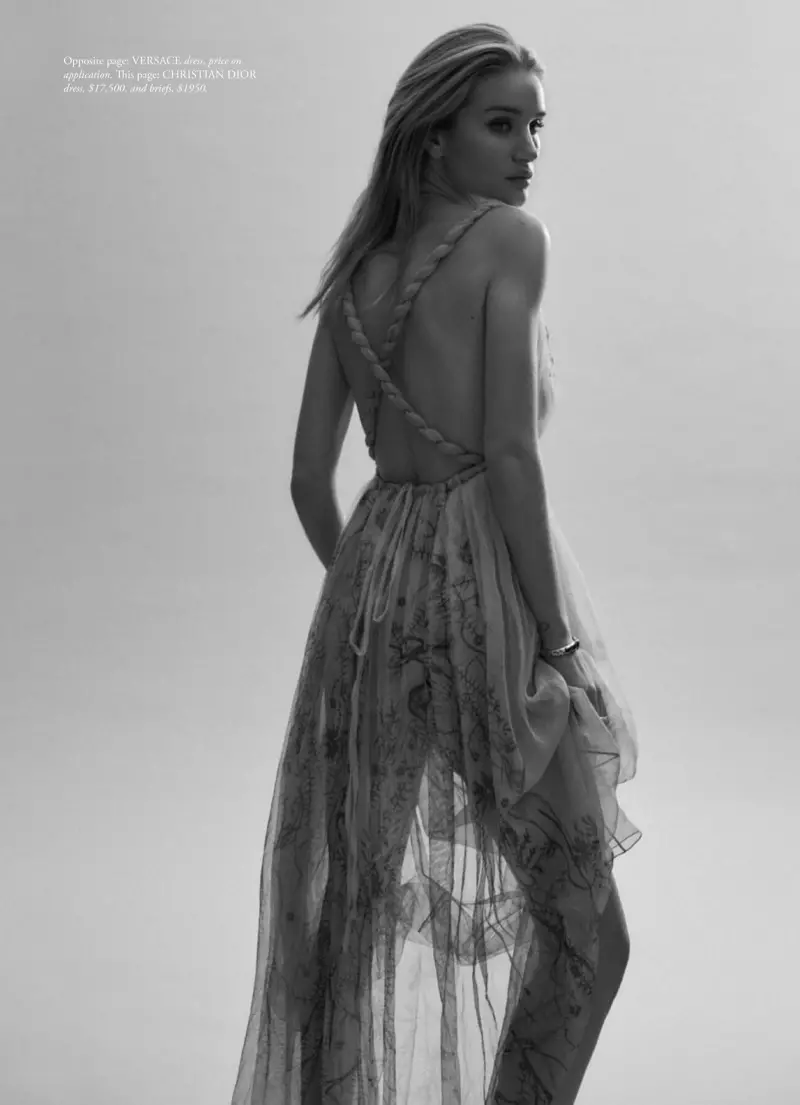 Рози Хантингтон-Вајтли модели со тело кон изгледа во Harper's Bazaar Австралија