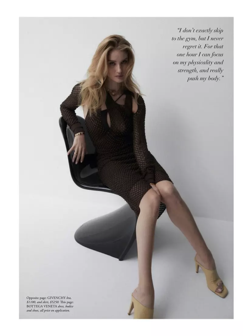 Рози Хантингтон-Уайтли модельдері Австралияның Harper's Bazaar-да дене бітімі шықты