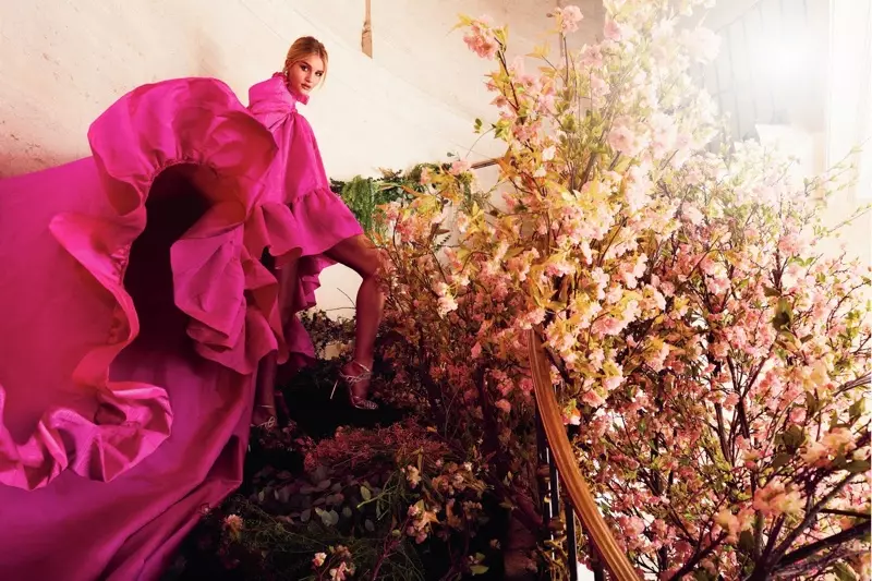 Rosie Huntington-Whiteley Modelleri Luxe Harper's Bazaar İngiltere'yi Arıyor