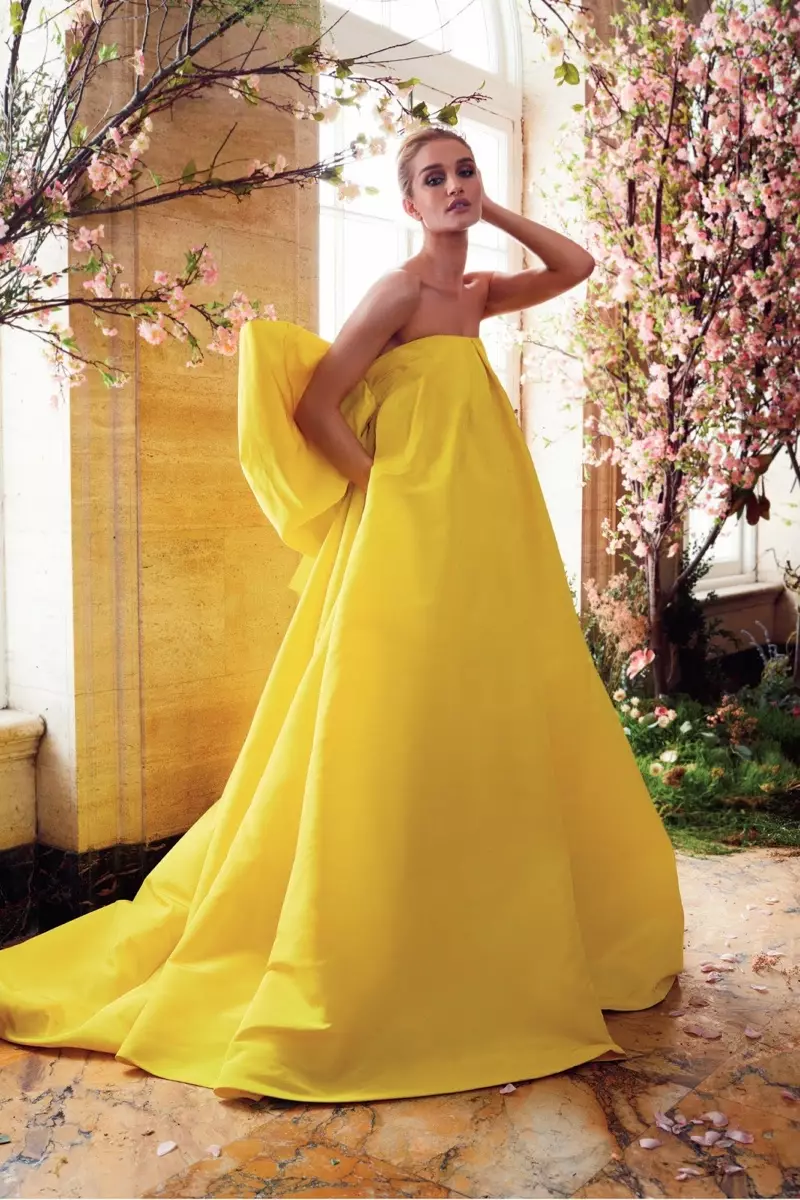 Rosie Huntington-Whiteley Modelleri Luxe Harper's Bazaar İngiltere'yi Arıyor