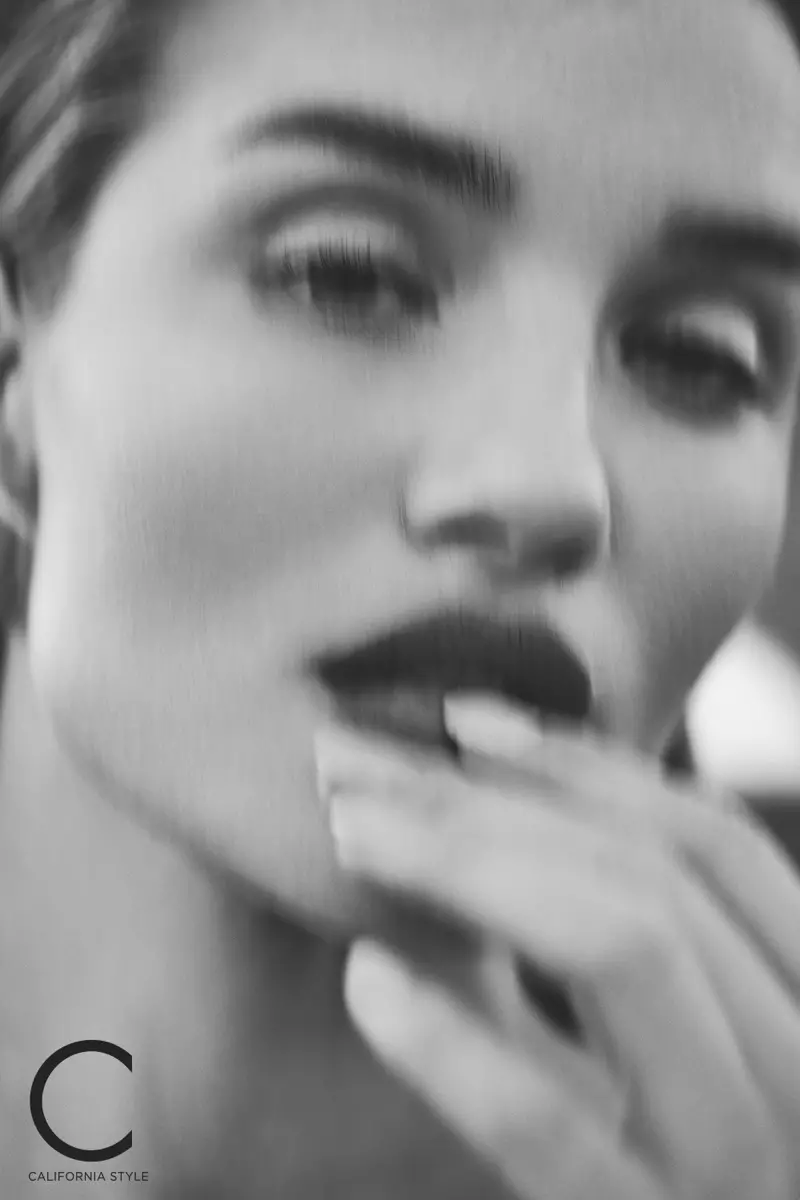 Rosie Huntington-Whiteley je pustinjska lisica za C Magazine