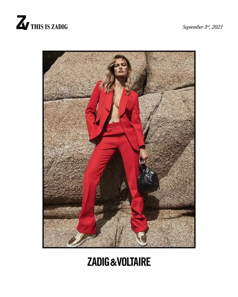Edita Vilkeviciute modelleert een rood broekpak in de Zadig & Voltaire herfst-winter 2021-campagne.