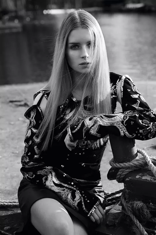 Vea el primer editorial de Lottie Moss de Dazed & Confused