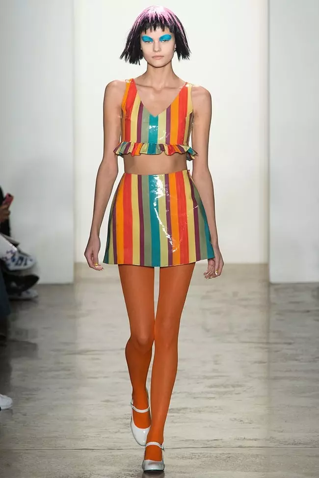 Jeremy Scott 2015-ci ilin payızı üçün rəngarəng, körpə gəlincik modası edir