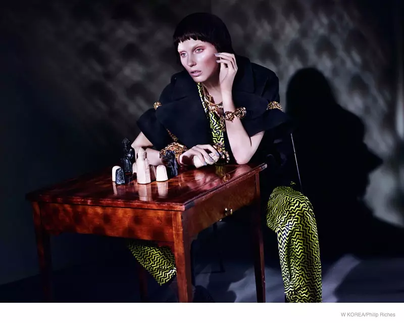 Philip Riches မှ W Korea တွင် ပြသထားသော Dark & Mysterious Fashion