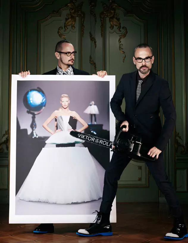 Viktor & Rolf revisitent leurs plus grands succès pour Vogue Pays-Bas par Philip Riches