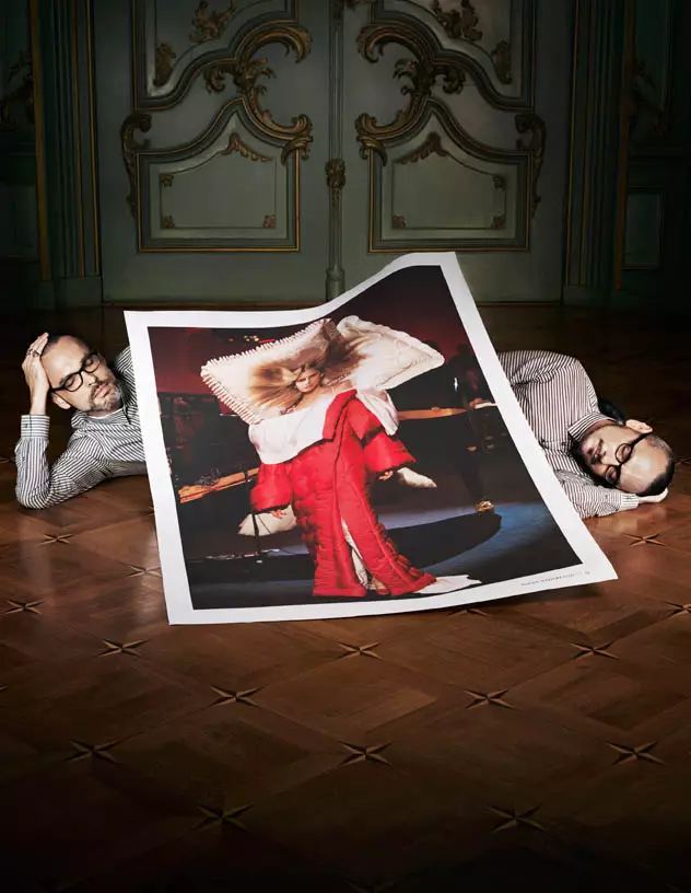 Viktor & Rolf revisitent leurs plus grands succès pour Vogue Pays-Bas par Philip Riches