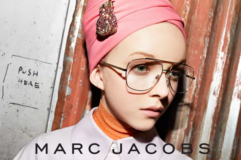 Lily Nova irawọ ni Marc Jacobs Awọn ẹya ẹrọ orisun omi-ooru 2018 ipolongo