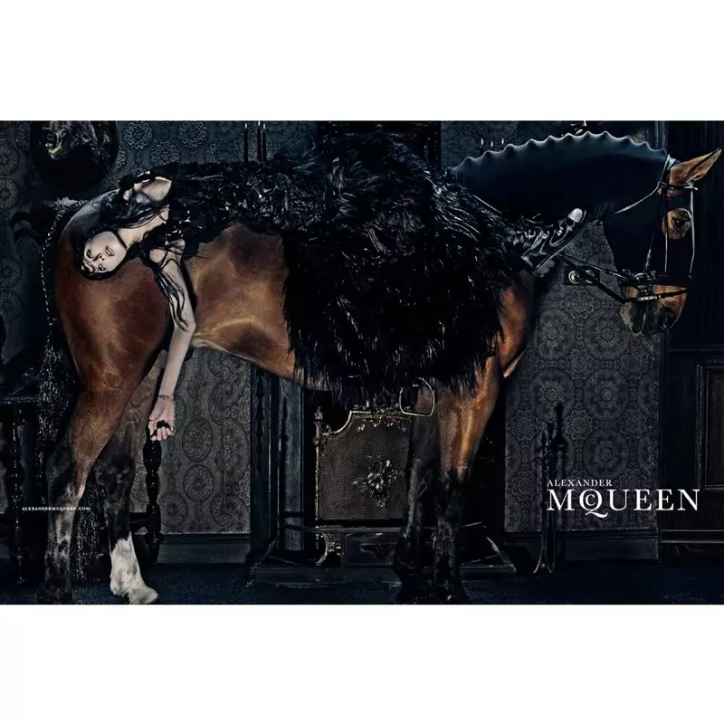 አሌክሳንደር McQueen 2014 መውደቅ / ክረምት ዘመቻ