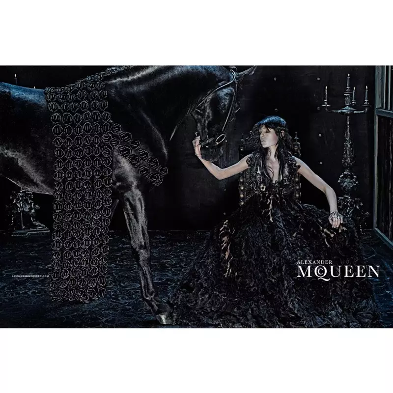 alexander-mcqueen-2014- වැටීම-ශීත-ප්‍රචාරණ4