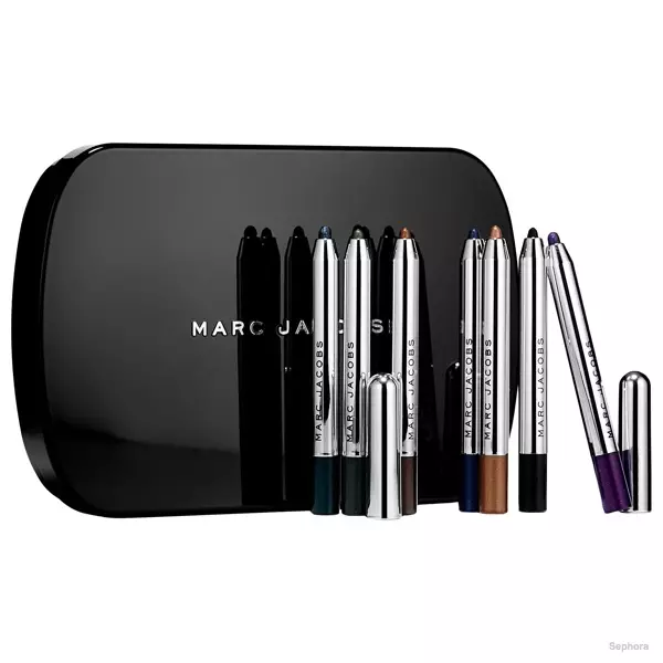 Marc Jacobs Beauty The Sky-Liner Seven Piece Petite Highliner Collection متاحة في سيفورا مقابل 45.00 دولارًا