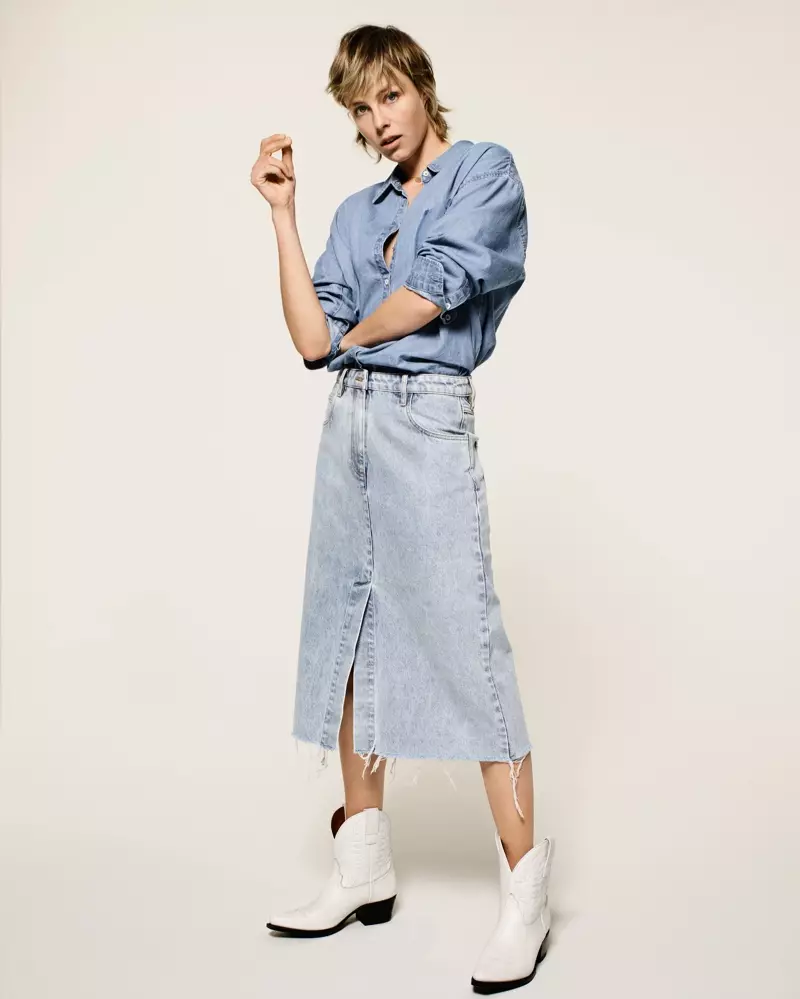 Edie Campbell posearret yn Mango Committed denim kolleksje