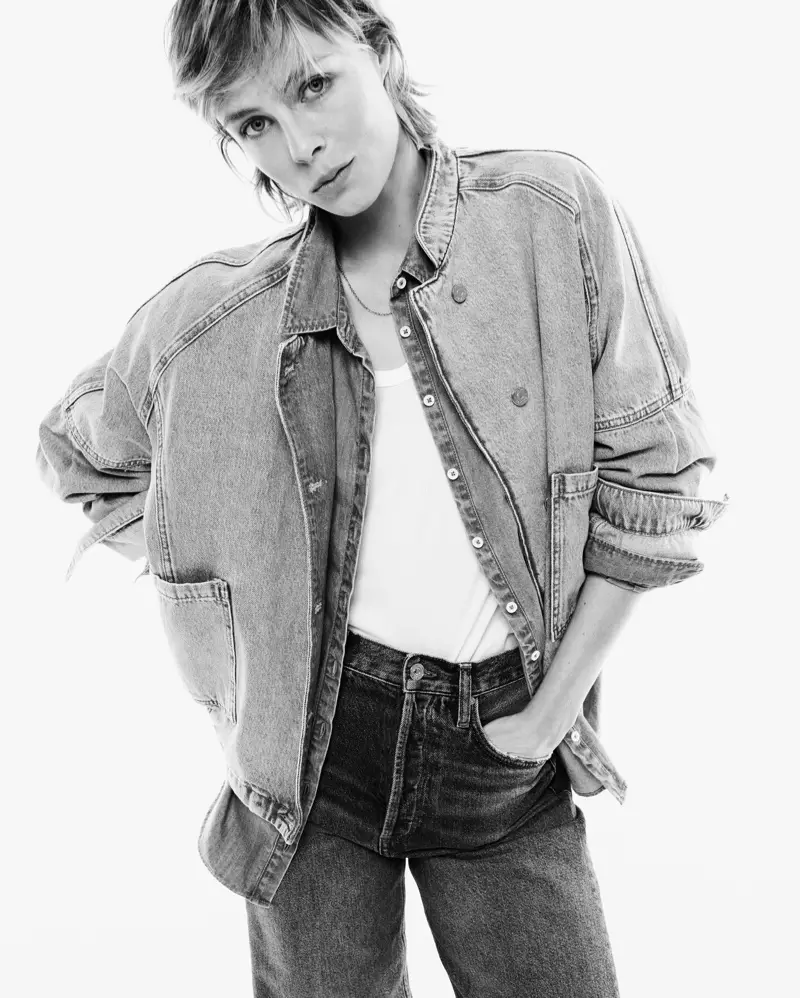 Model Edie Campbell is it gesicht fan Mango's duorsume denimkampanje