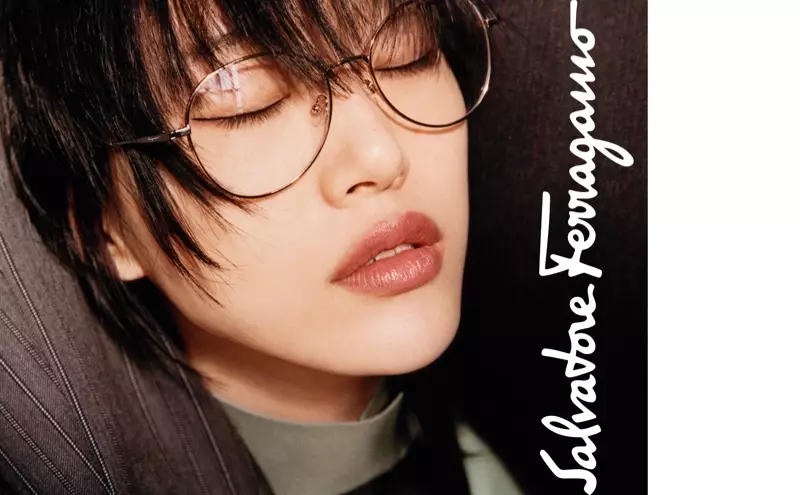 Sora Choi krijt har close-up yn Salvatore Ferragamo hjerst-winter 2019 kampanje