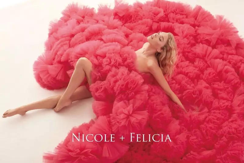 Nicole + Felicia kais Elsa Hosk rau lub caij nplooj zeeg-caij ntuj no 2019 kev sib tw