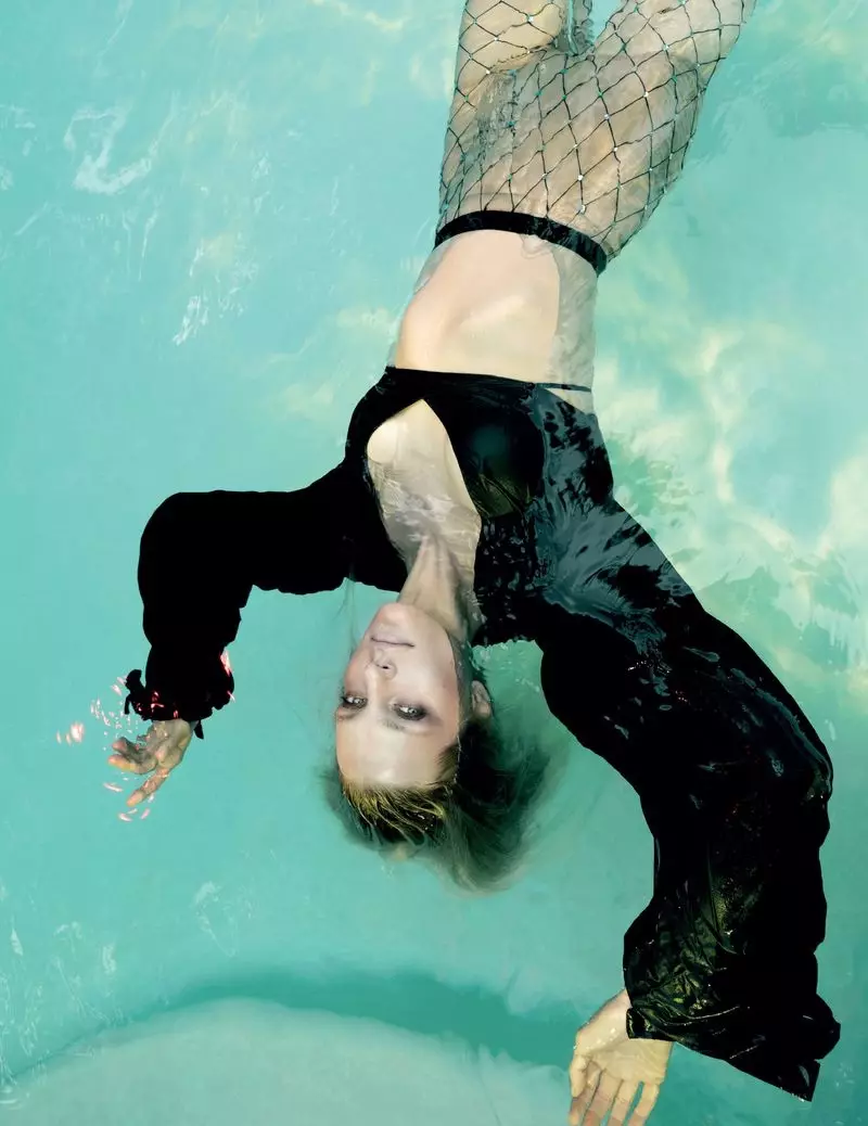 Jessica Stam er An Underwater Beauty for Vogue Portugal