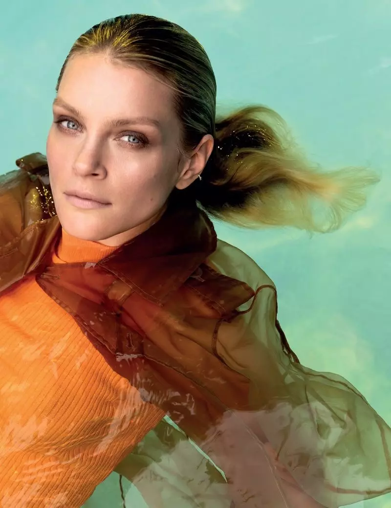 Jessica Stam on Vogue Portugali veealune iludus