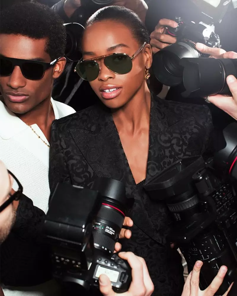 Ан Барето оглавява кампанията за очила Dolce & Gabbana #DGLogo