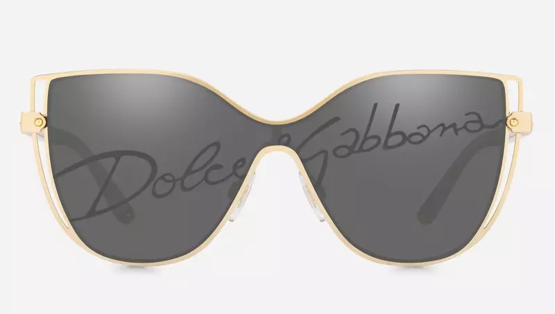 Dolce & Gabbana #DGLogo แว่นกันแดดทรงผีเสื้อ $290