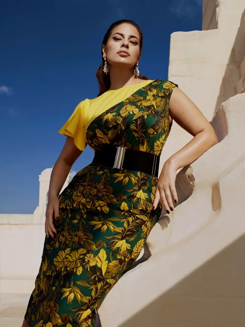 ეშლი გრეჰემი ჩნდება მარინა რინალდის 2019 წლის გაზაფხული-ზაფხულის კამპანიაში