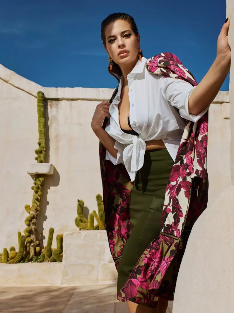 Model curvy nuduhake wujude ing kampanye musim semi-musim panas 2019 Marina Rinaldi