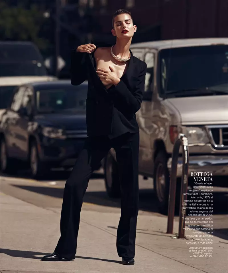 Ophelie Guillermand posa per a Nagi Sakai a la tardor Looks for Bazaar Spain