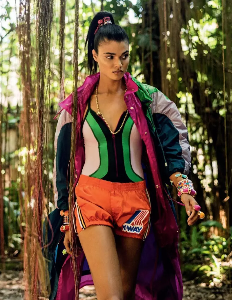 Daniela Braga นำเทรนด์นีออนสำหรับ ELLE Italy