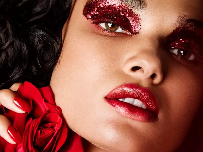 Daniela Braga pozon në modë të nxehtë për Harper's Bazaar