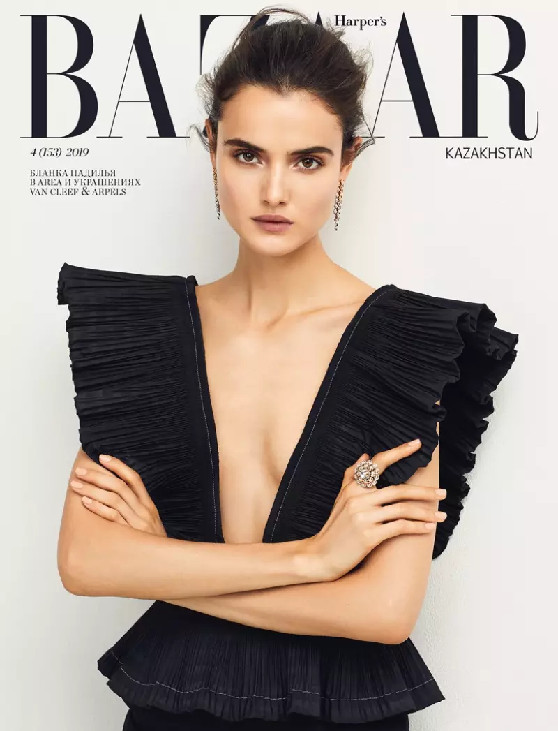 Blanca Padilla ស្លៀកស្ទីល Monochrome សម្រាប់ Harper's Bazaar Kazakhstan