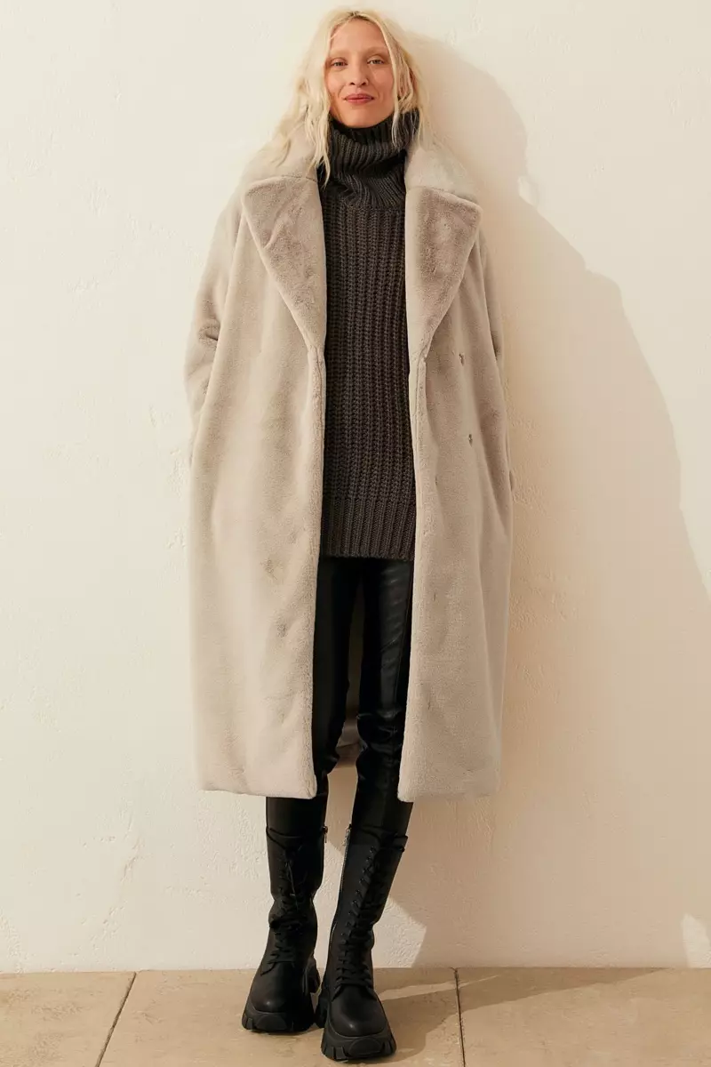 Cappotto in pelliccia sintetica H&M beige chiaro $ 79,99