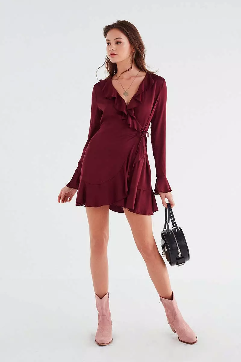 Urban Outfitters Vestido manga longa plissado $ 49 (anteriormente $ 69)