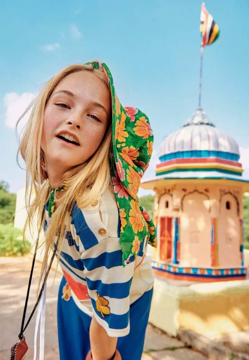 Jean Campbell W Magazine'de Renkli Tatil Modası Giyiyor