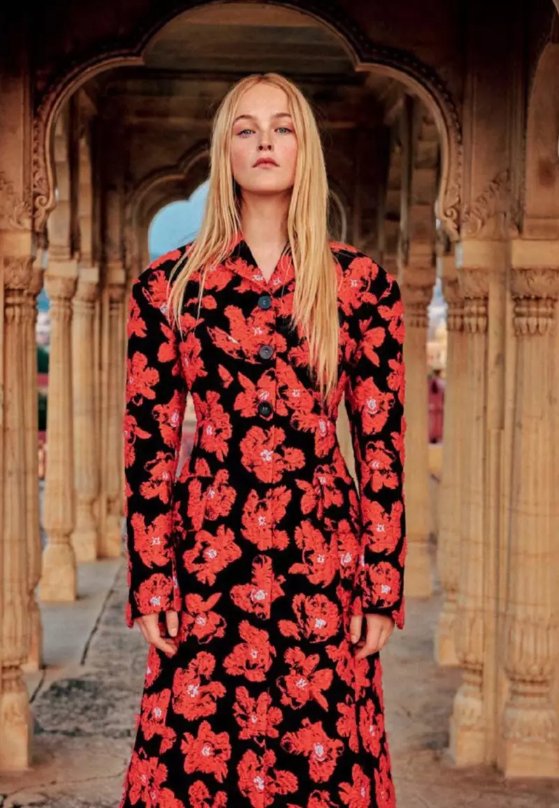 Jean Campbell jilbes Fashions Resort ikkuluriti fil-W Magazine