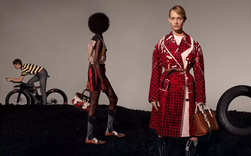 Prada Reimagines Spring 2018 Collection uban ni Amber Valletta ug Liya Kebede