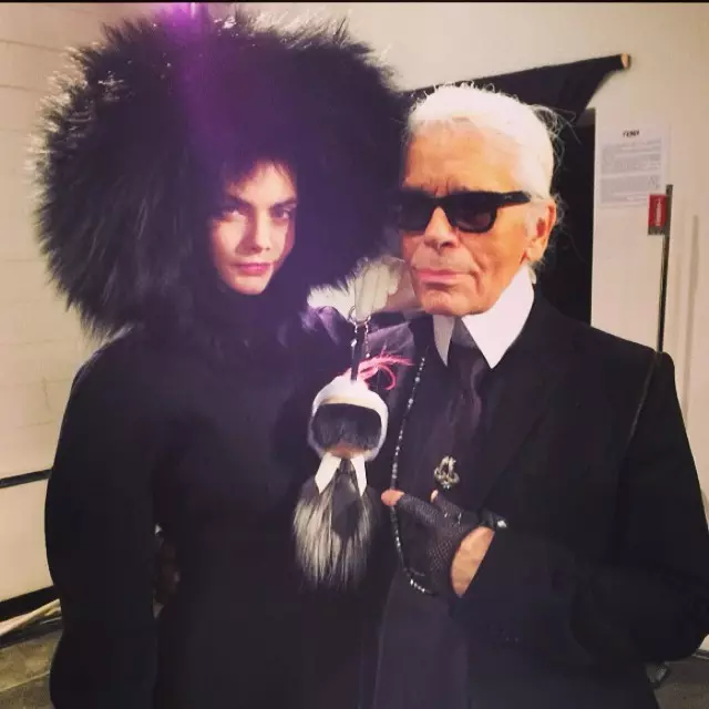 Cara Delevingne + Karl Lagerfeld dans les coulisses du défilé d'automne de Fendi / Avec l'aimable autorisation d'Instagram