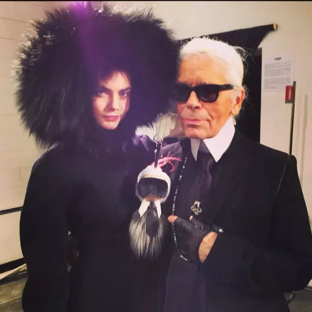 Cara Delevingne + Karl Lagerfeld në prapaskenë në shfaqjen e vjeshtës të Fendi / Me mirësjellje nga Instagram