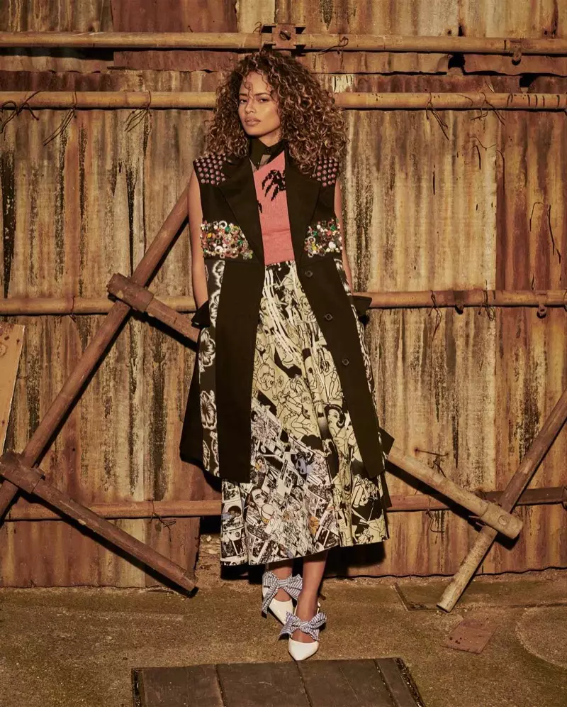 Malaika Firth Models Spring's Statement Styles សម្រាប់របៀបចំណាយវា។