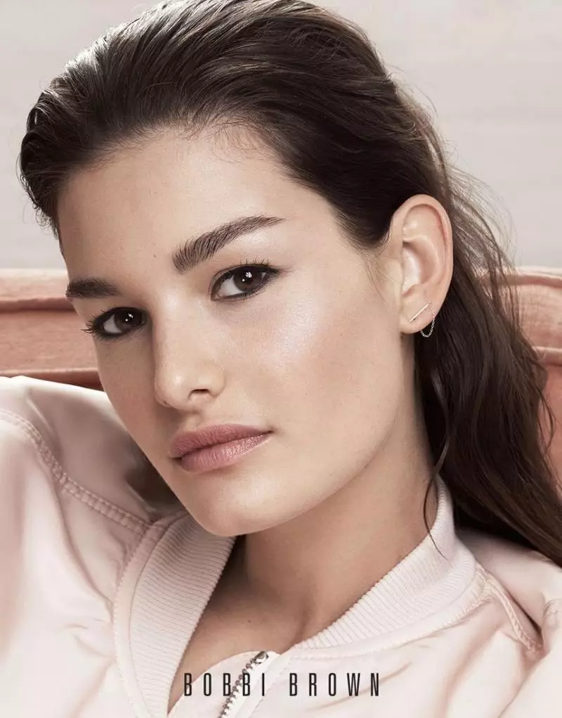 Inilabas ng Bobbi Brown Cosmetics ang spring-summer 2018 campaign