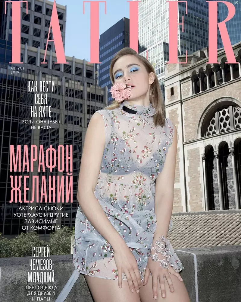 Suki Waterhouse posa en estilos de declaración para Tatler Rusia