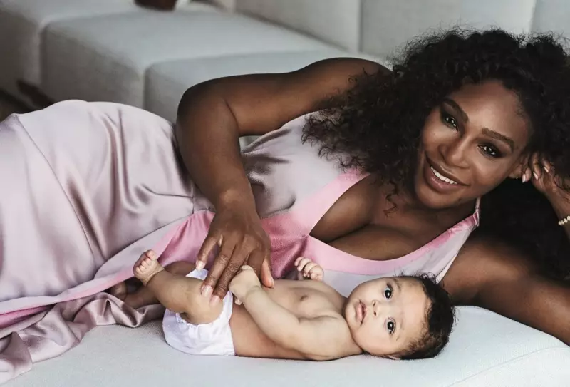 La tenista Serena Williams porta un vestit de Valentino i una polsera d'Irene Neuwirth